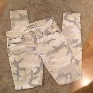Creamy camp skinny jeans